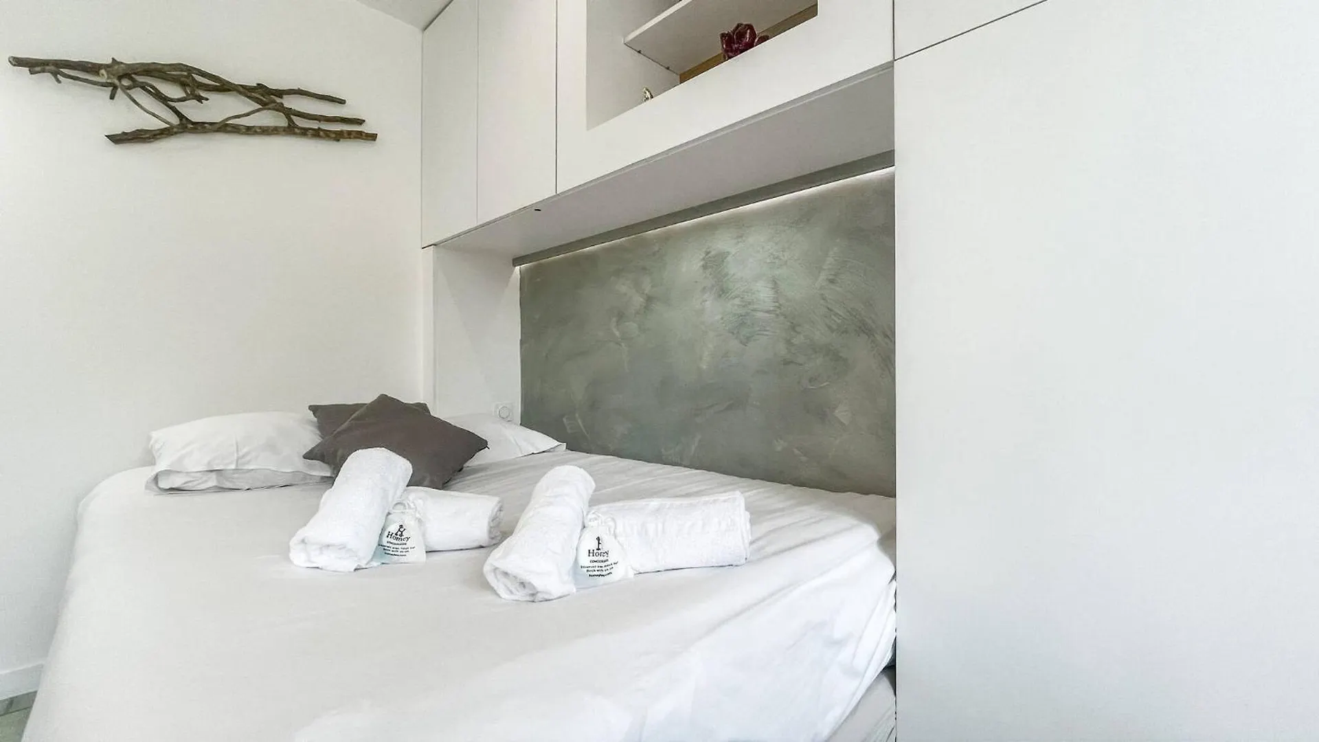 Homey Tidy - New / Proche Centre Annecy / Parking Gratuit / Logement Entierement Equipe Lägenhet